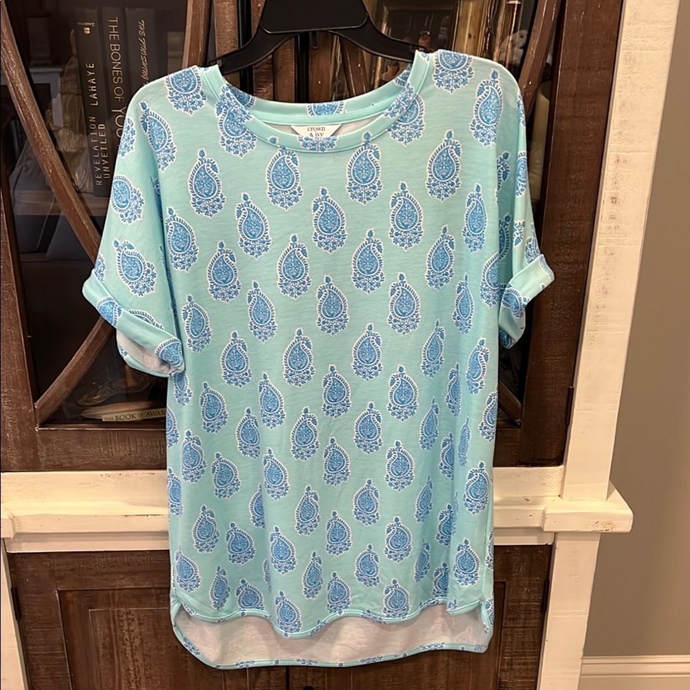 Crown & Ivy seafoam green Graphic Relaxed T-Shirt